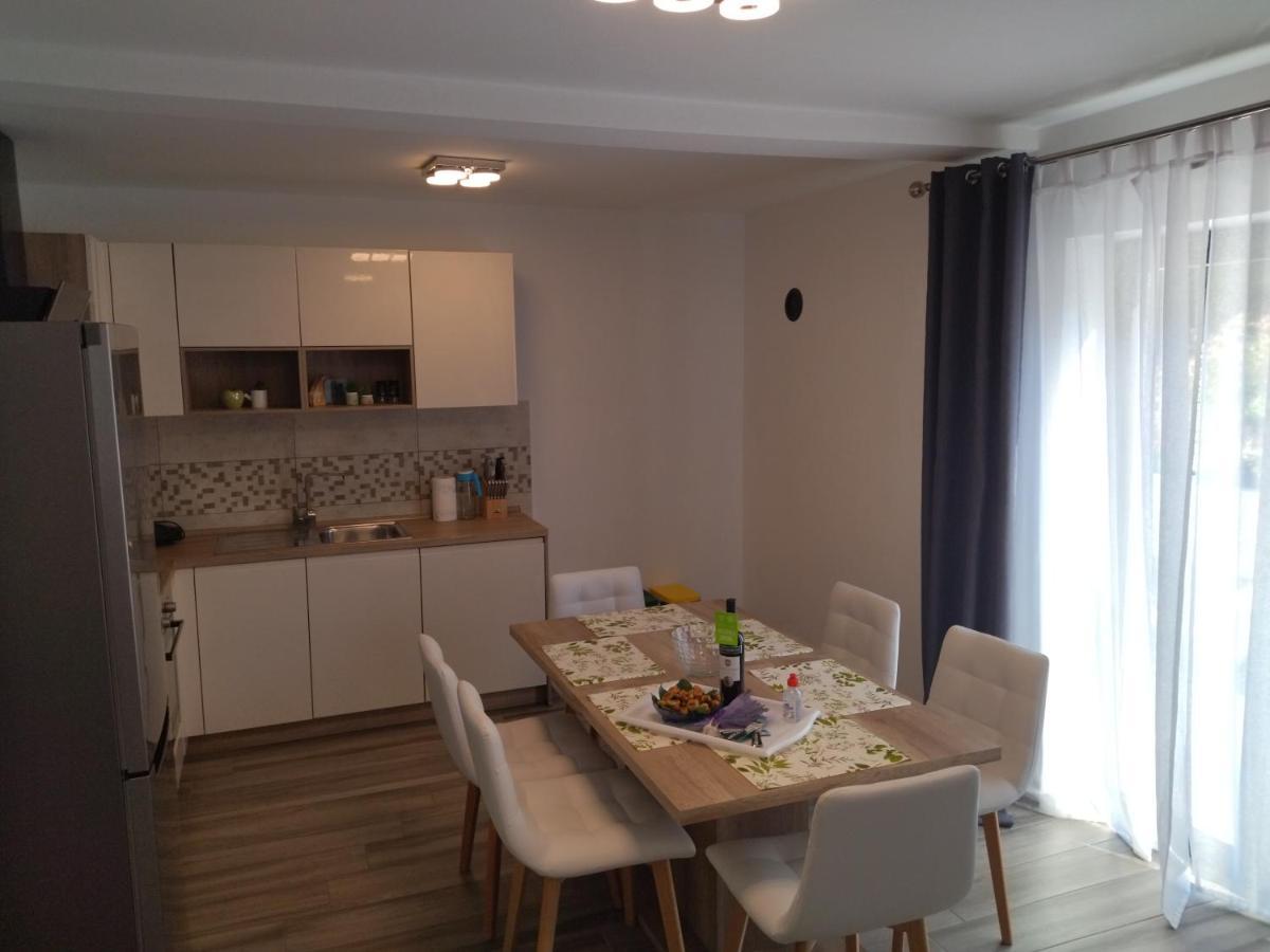 Holiday Apartments Cecilija Supetarska Draga Eksteriør billede
