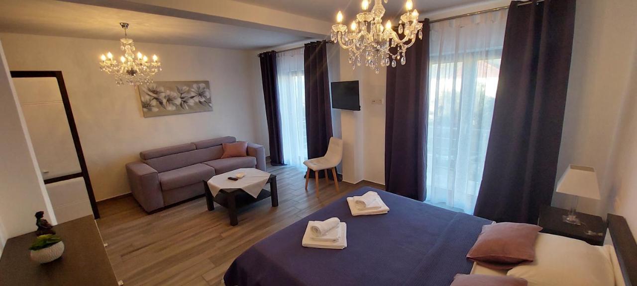 Holiday Apartments Cecilija Supetarska Draga Eksteriør billede